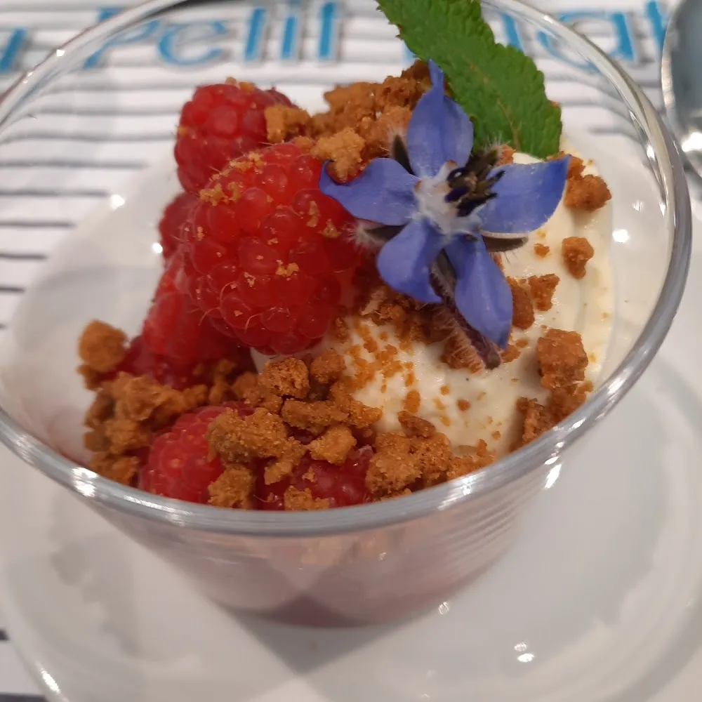 Verrine Framboises Mousse Vanille Émietté de Speculoos